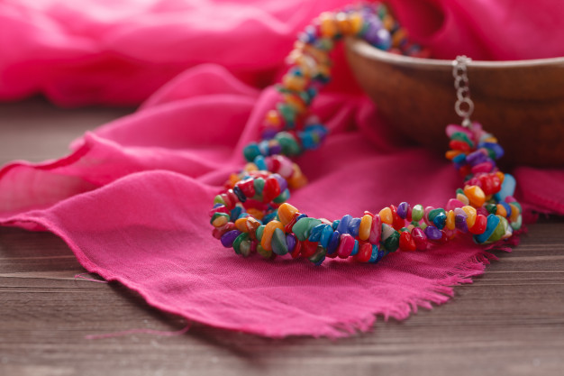 Comment faire un bracelet tibétain ?