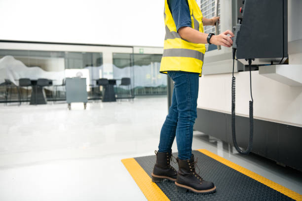Comment bien choisir sa paire de chaussures de sécurité pour femme ?
